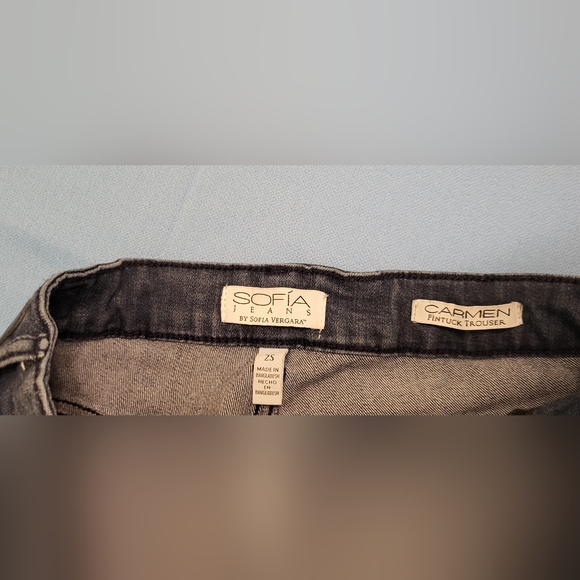 Dark wash blue jeans by Sofia Vergara - Picture 4 of 10